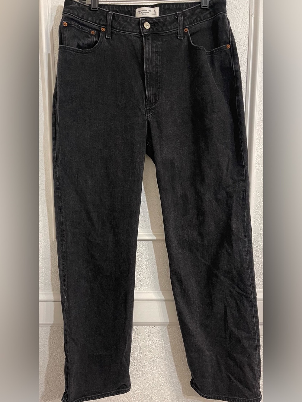 Abercrombie & Fitch High-Rise Black 90’s Relaxed Straight Jeans